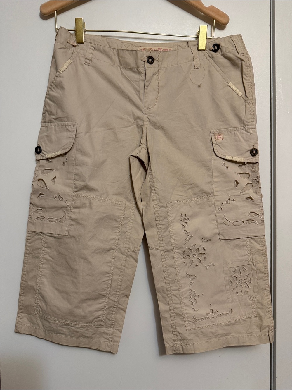 Miss Me Tan Cargo Shorts with Laser-Cut Accents Bermuda size M